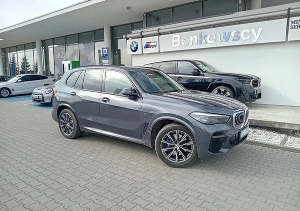 BMW X5 cena 249900 przebieg: 105000, rok produkcji 2021 z Dobra małe 106